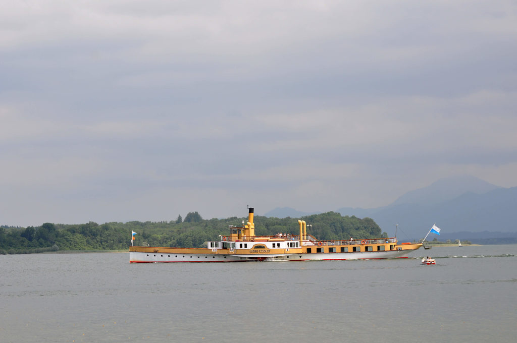 herrenchiemsee-abtei-kloster-segelboot-lake-view-dampfer-