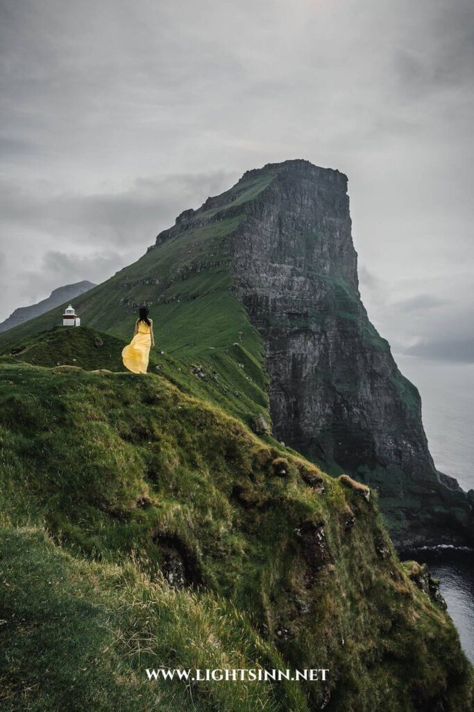 kalsoy-klaksvik-lighthouse-leuchtturm-ferry-islands-berg-mountains-wander-empire-kingdom-faroe