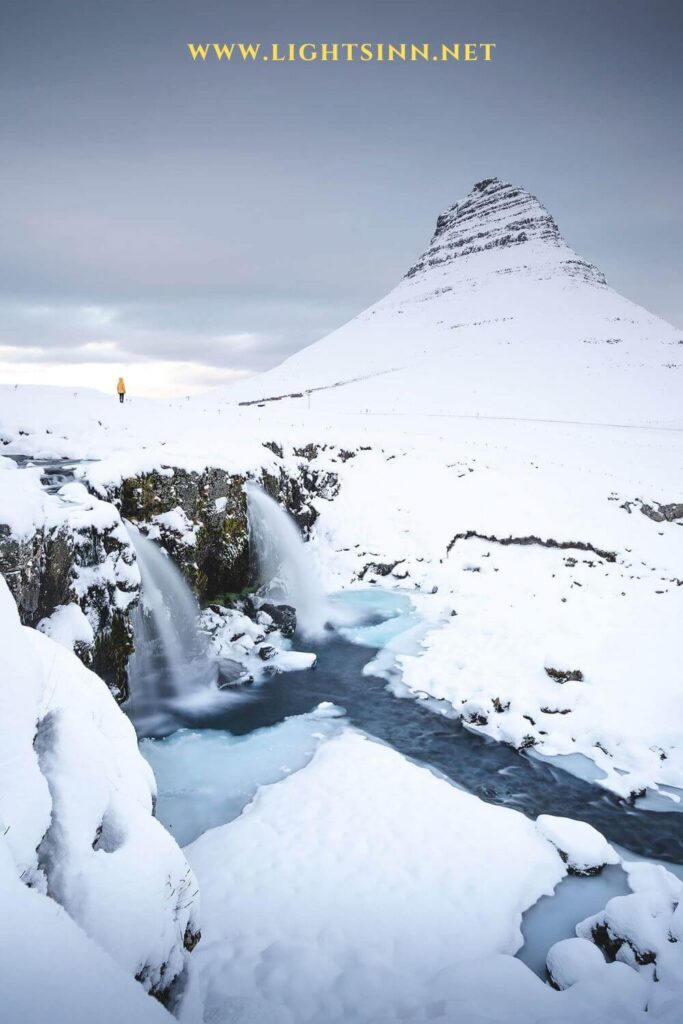 kirkjufell-iceland-winter-travels-waterfall-foss-iceland-europe-travelbloger-october-november-december-january-february-march-april-america-worldtrip-weltreise-reise-holidays-travel