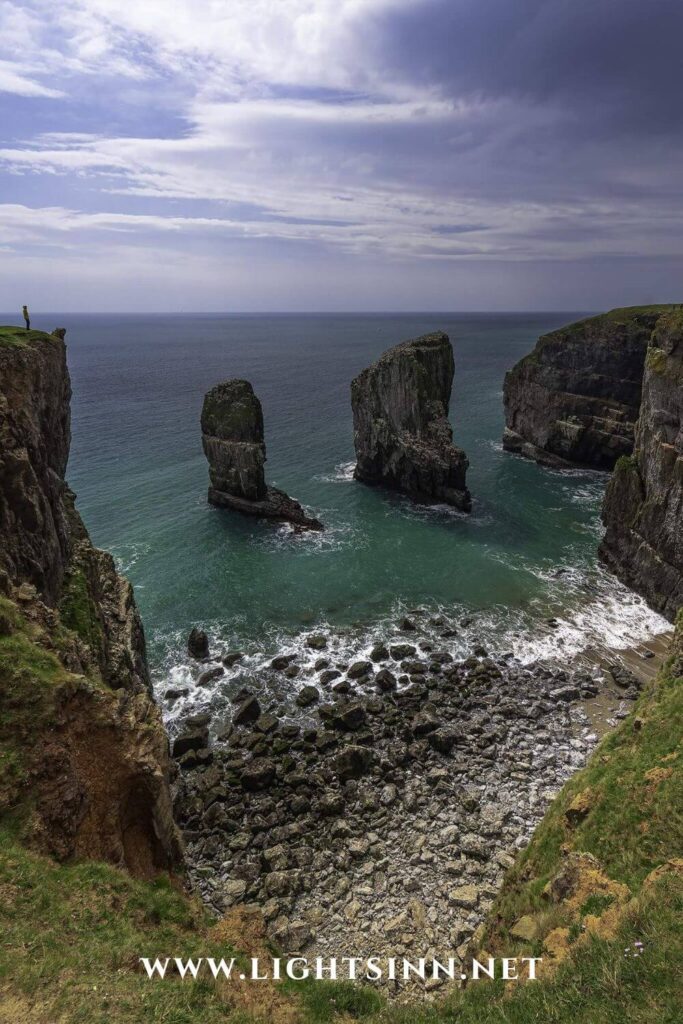 wales-uk-great-britain-green-bridge-rocks-coast-england-scotland-spring-summer-autumn-winter-beach