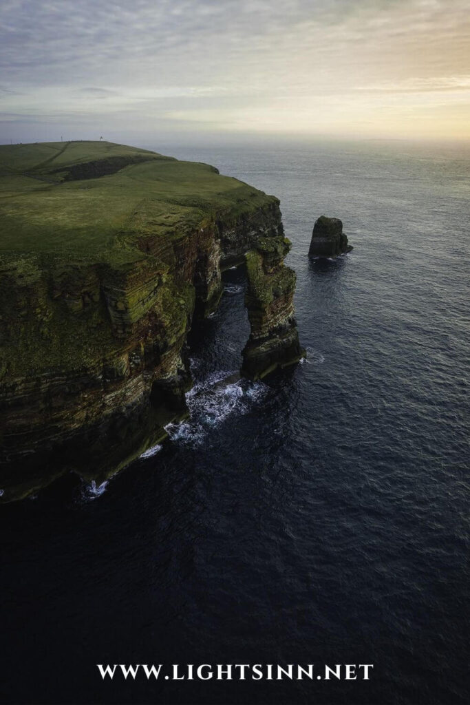 wales-uk-great-britain-trefor-sea-stacks-ireland-irland-bucht-rocks-felsen-jurassic-coast-old-harry-stacks-etretat-autumn-winter-discover